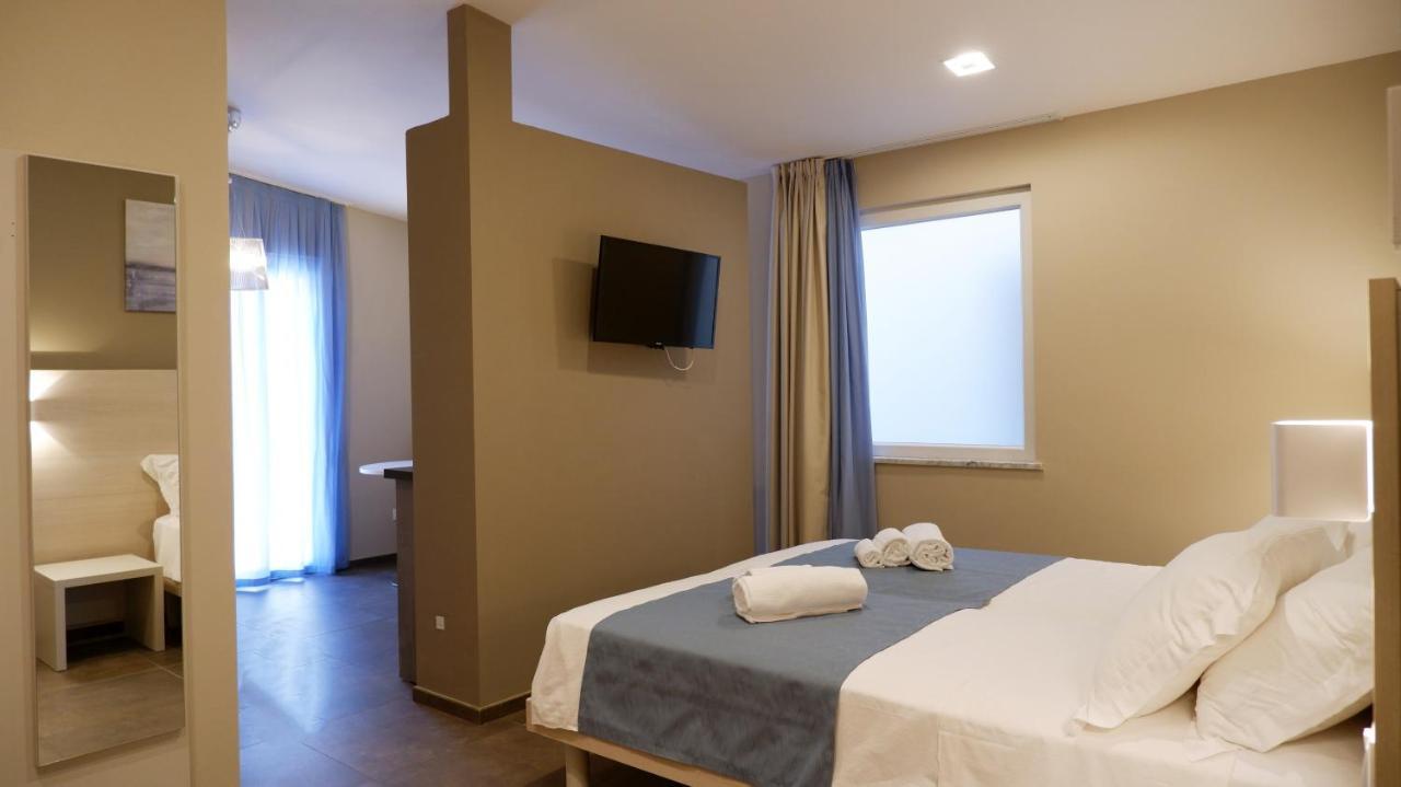 Pianomare Riviera Apartments And Rooms Империа Екстериор снимка