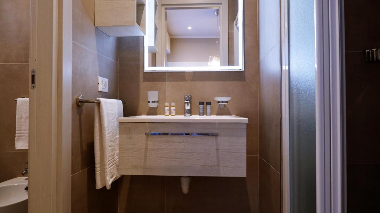 Pianomare Riviera Apartments And Rooms Империа Екстериор снимка
