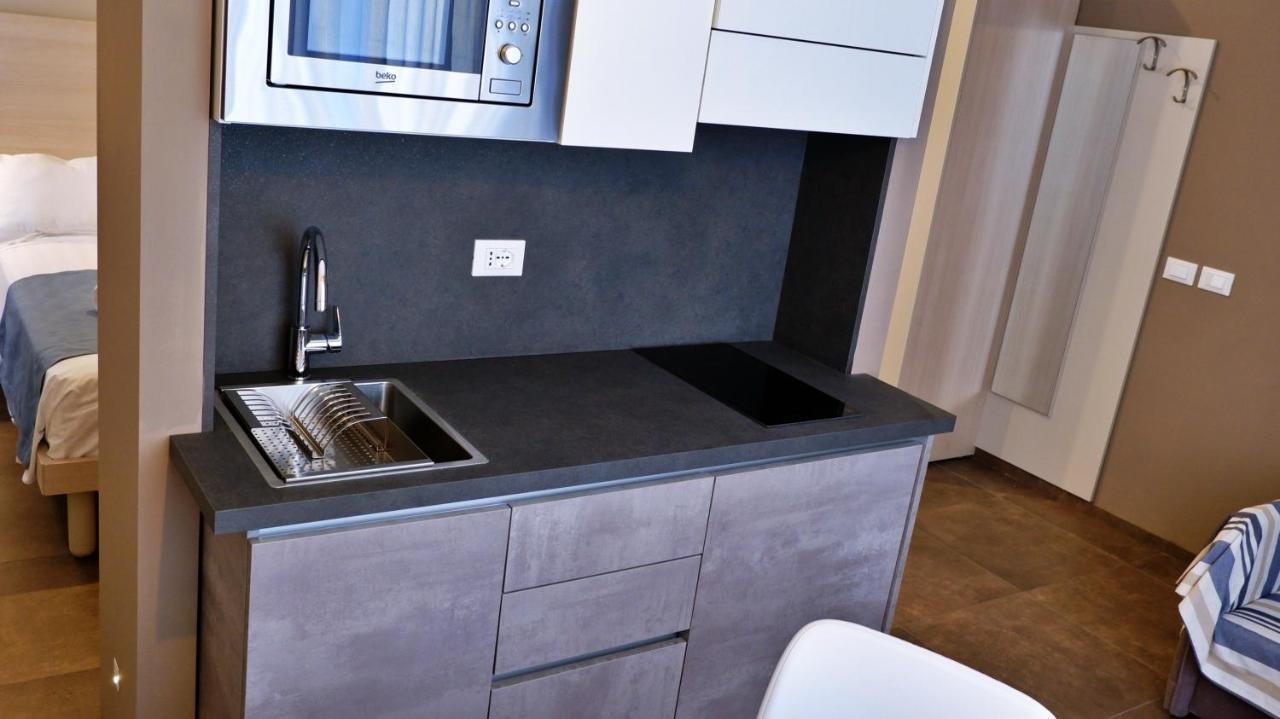 Pianomare Riviera Apartments And Rooms Империа Екстериор снимка